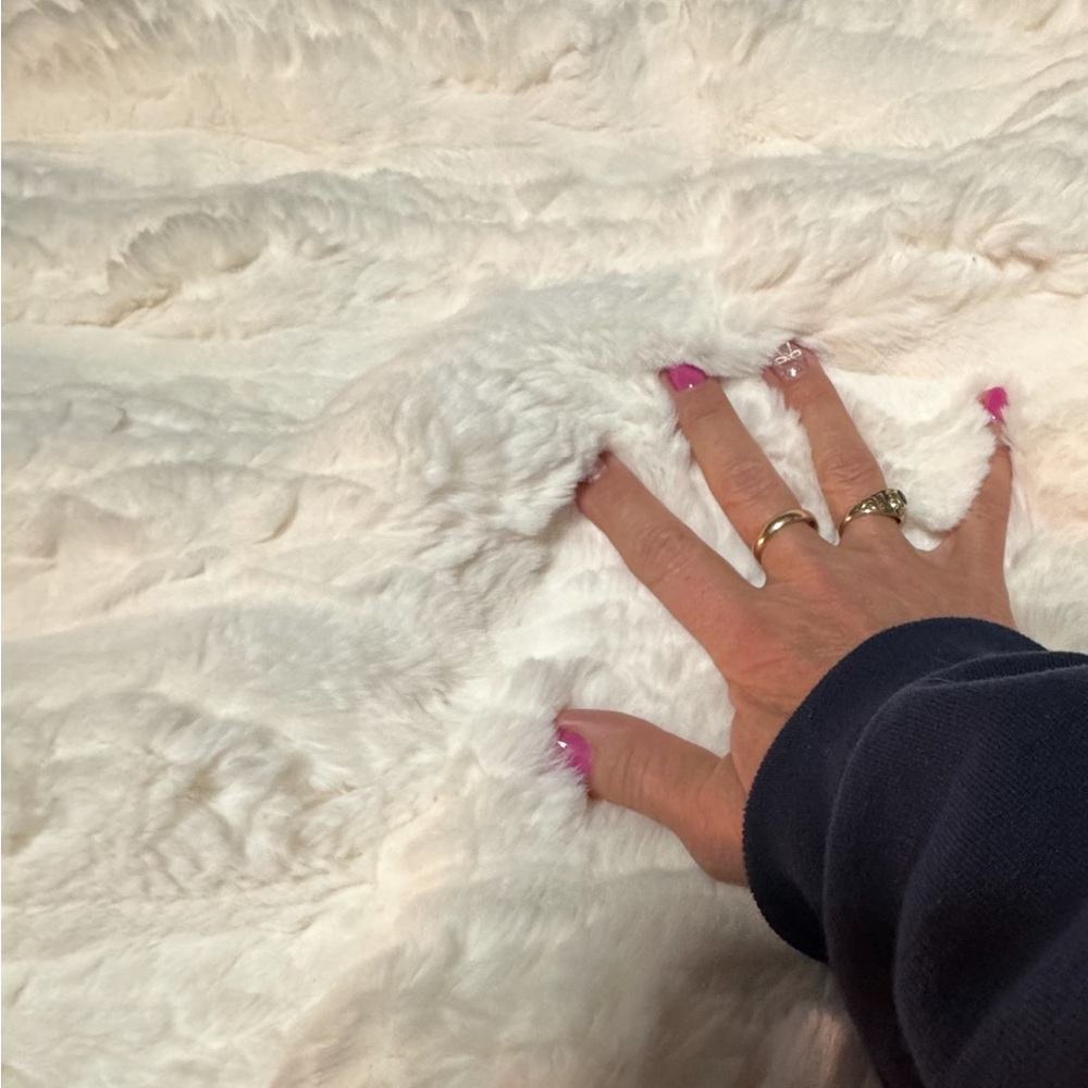 Minky Couture White Blanket. NWT. Fits single/ double bed. - Picture 7 of 11
